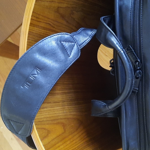 Authentic Tumi Leather Expandable Bag - Picture 4 of 11